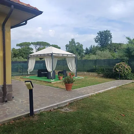 Charme Rustico Con Ampio Giardino E Piscina 度假居 *