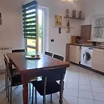 Charme Rustico Con Ampio Giardino E Piscina