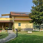 Charme Rustico Con Ampio Giardino E Piscina بيت للعطل كارارا