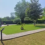 Charme Rustico Con Ampio Giardino E Piscina بيت للعطل *