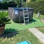Charme Rustico Con Ampio Giardino E Piscina كارارا