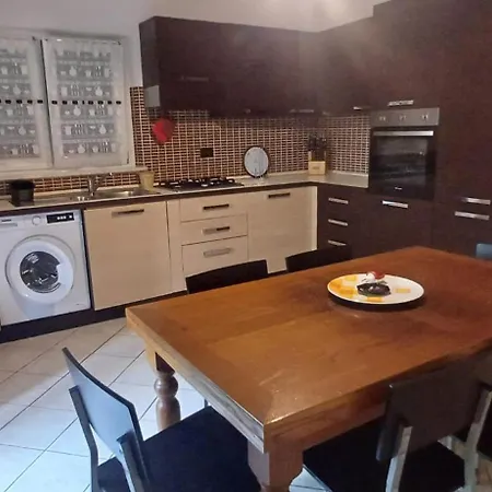 Vakantiehuis Charme Rustico Con Ampio Giardino E Piscina Con Due Carrara