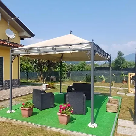 Charme Rustico Con Ampio Giardino E Piscina Con Due Vakantiehuis *