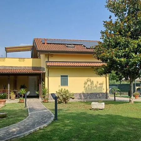 Charme Rustico Con Ampio Giardino E Piscina Con Due Vakantiehuis Carrara