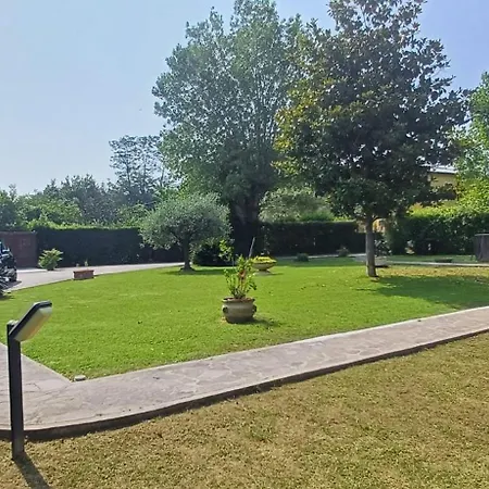 Charme Rustico Con Ampio Giardino E Piscina Con Due Vakantiehuis *