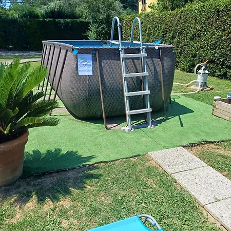 Charme Rustico Con Ampio Giardino E Piscina Con Due Carrara