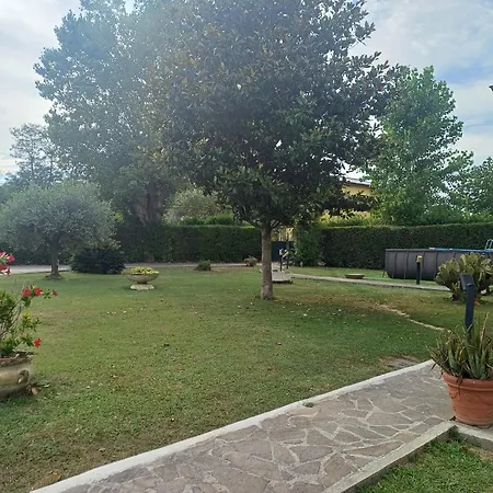 Charme Rustico Con Ampio Giardino E Piscina